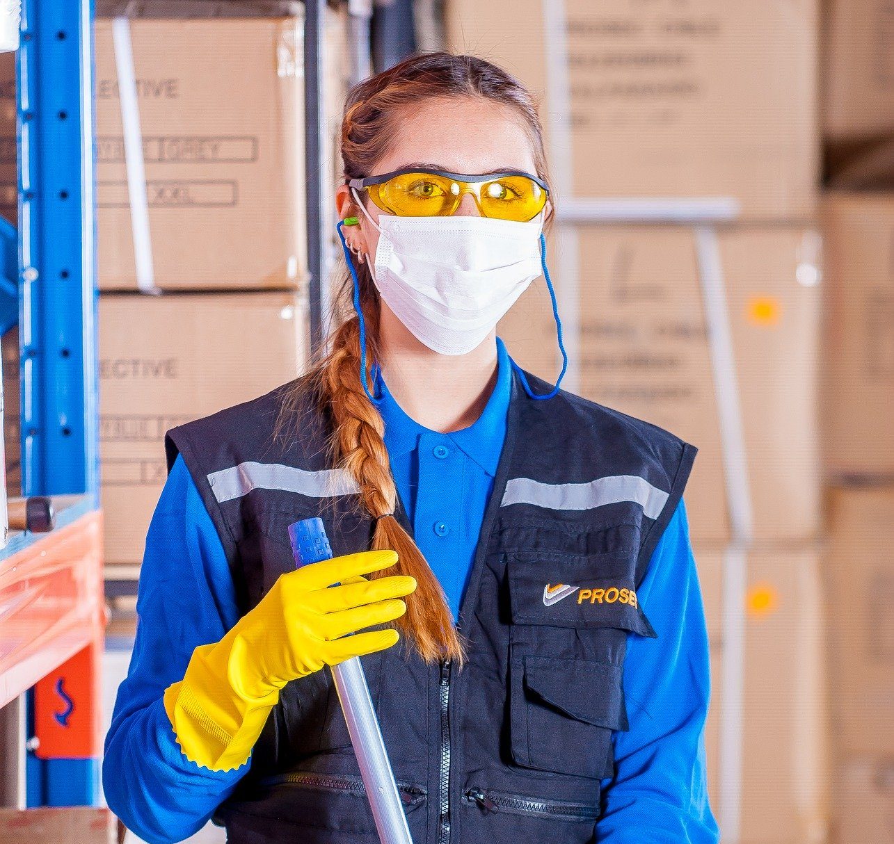 online-advertising-mask-industrial-worker