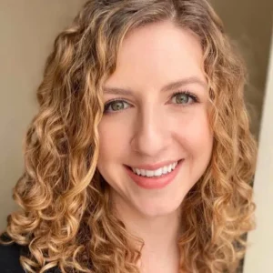 Amelia-Foti_Headshot-square